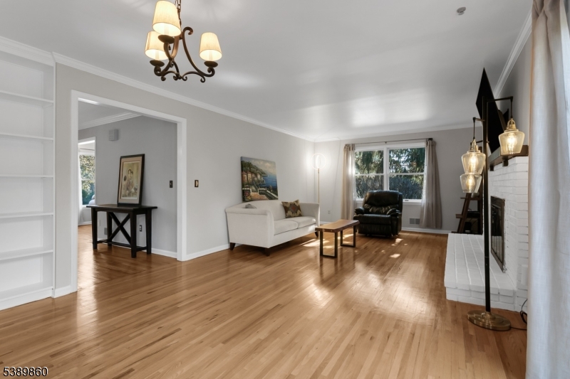 135 Woods End Dr