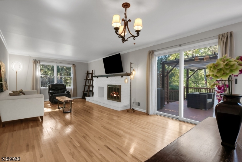 135 Woods End Dr