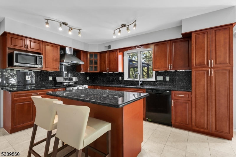 135 Woods End Dr