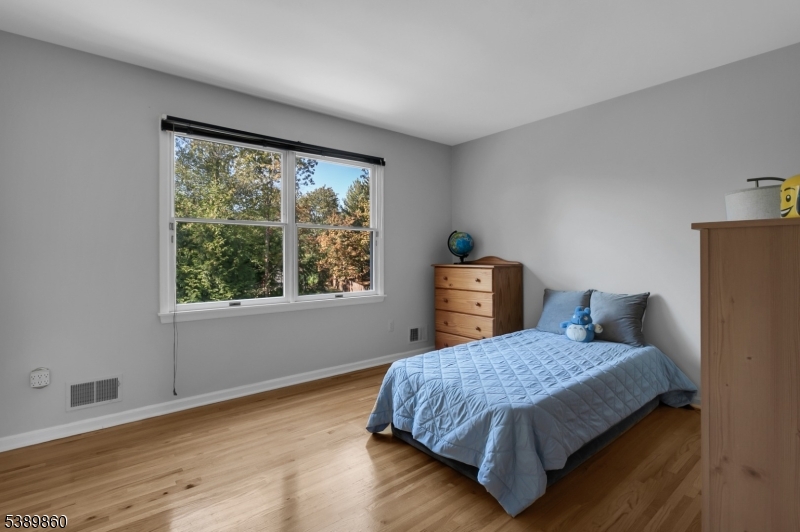 135 Woods End Dr