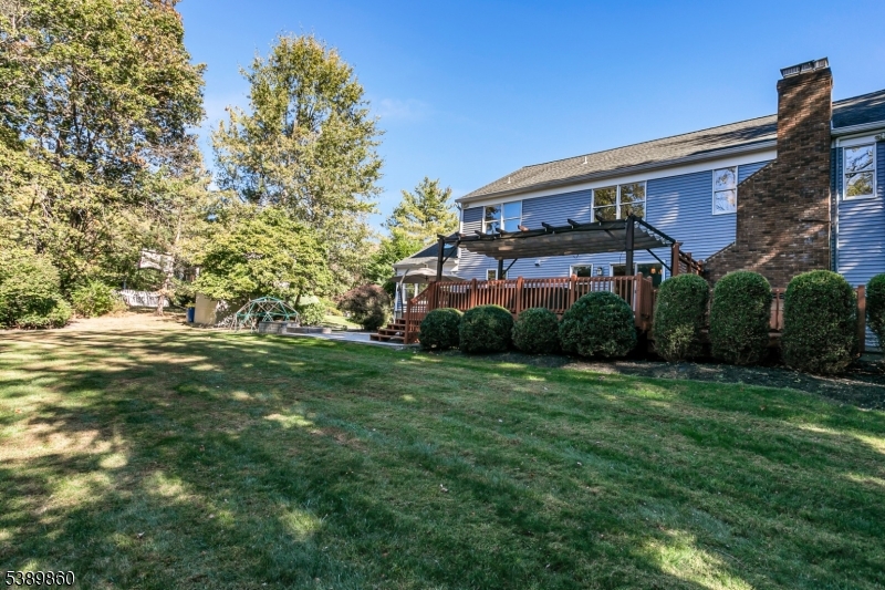 135 Woods End Dr