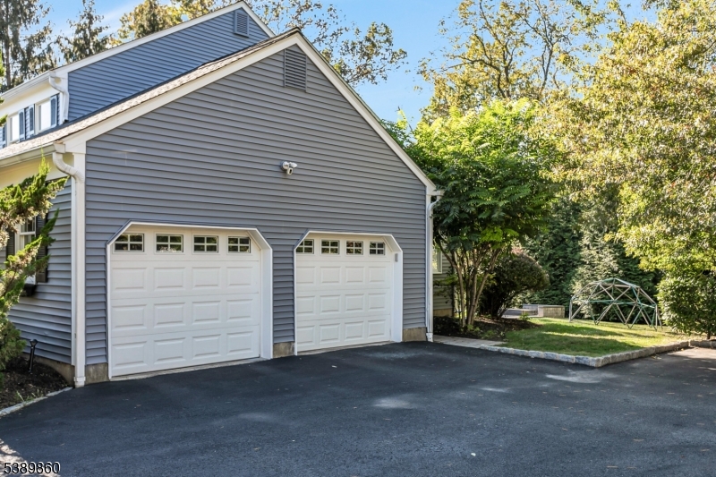 135 Woods End Dr