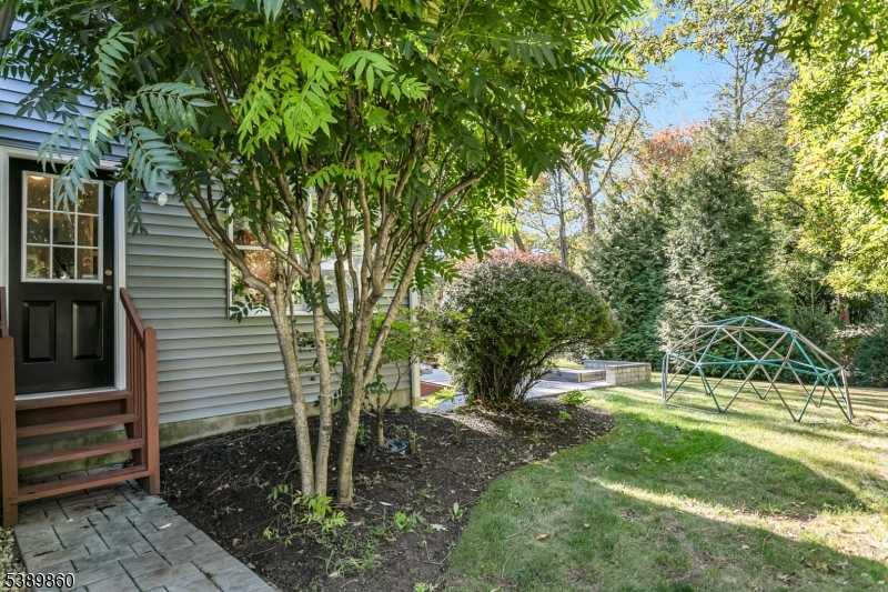 135 Woods End Dr
