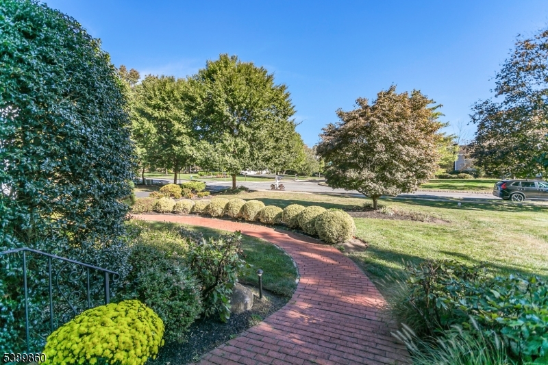 135 Woods End Dr