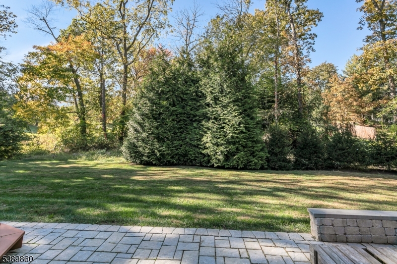 135 Woods End Dr