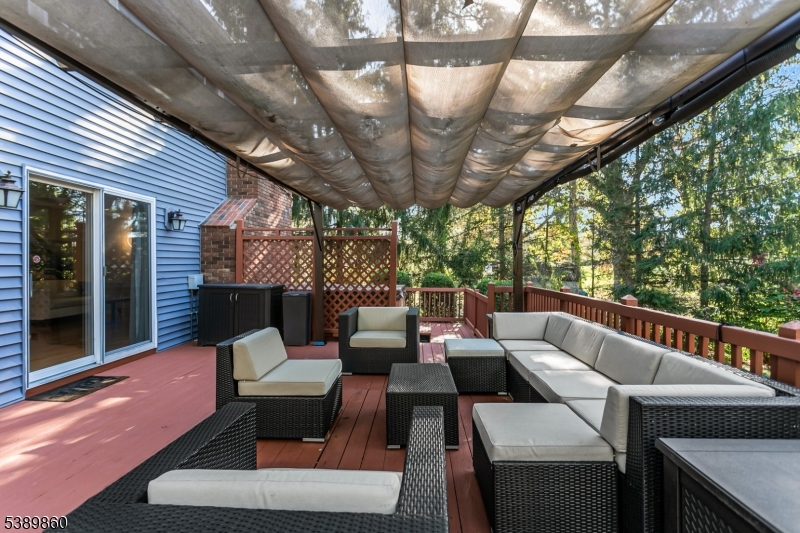 135 Woods End Dr