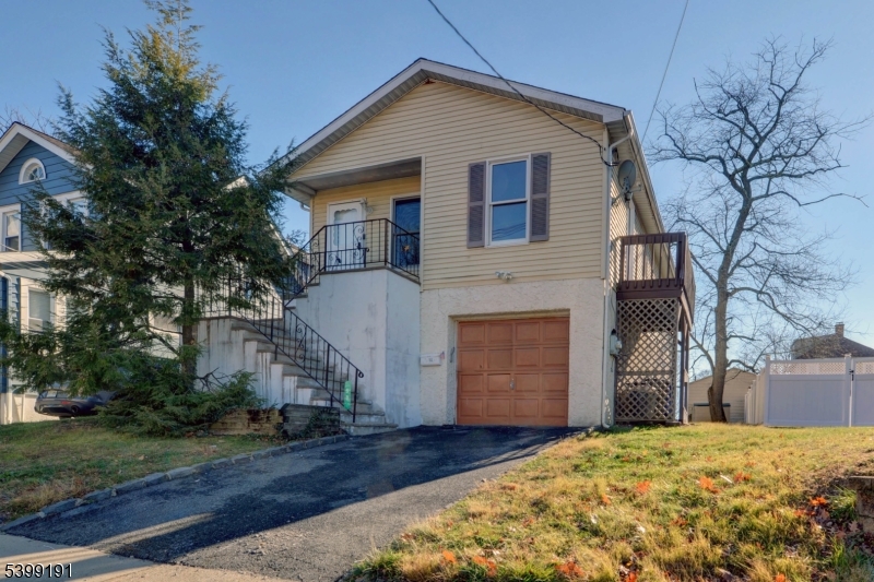 90 Dewey St