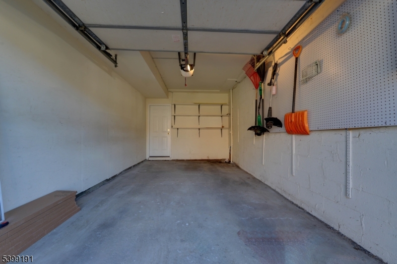 90 Dewey St