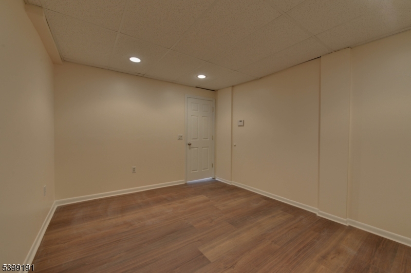 90 Dewey St