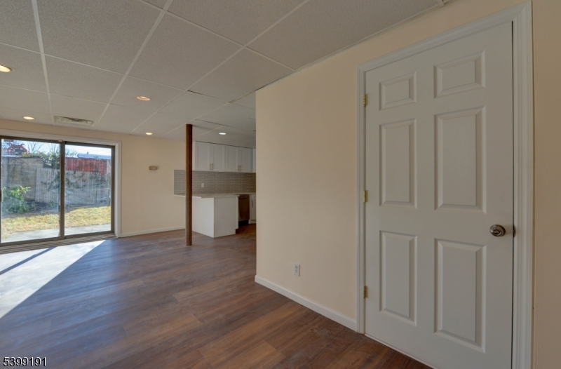90 Dewey St