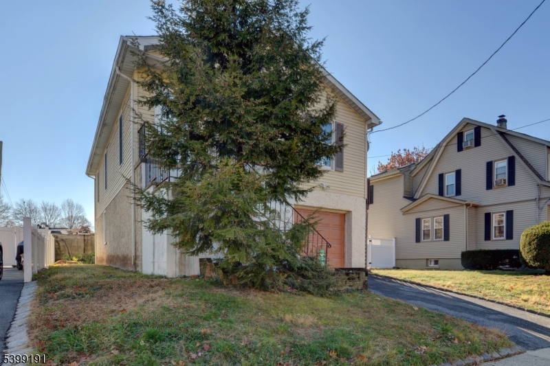 90 Dewey St