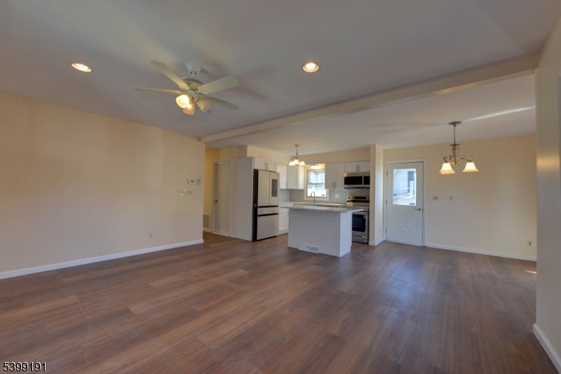 90 Dewey St