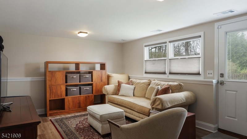 401 Poe Ave