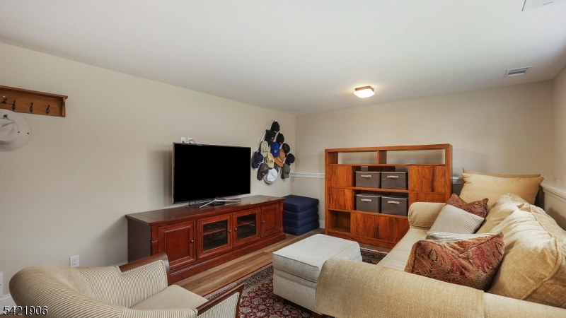 401 Poe Ave
