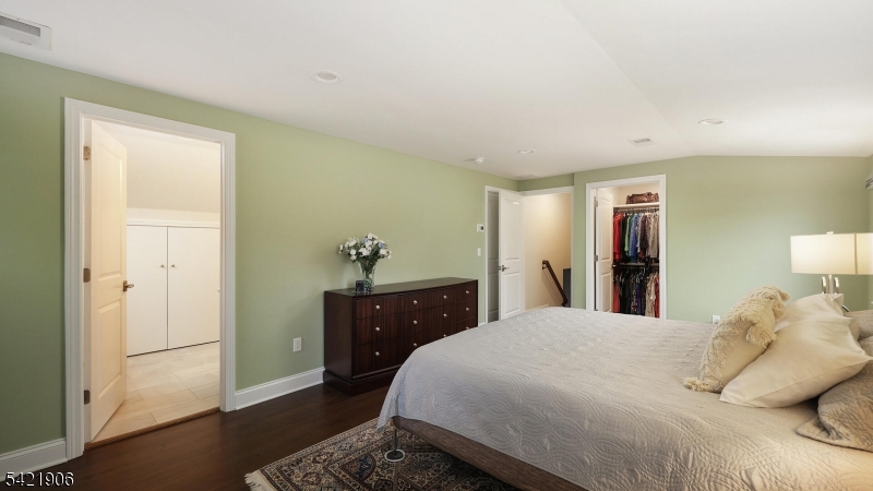 401 Poe Ave