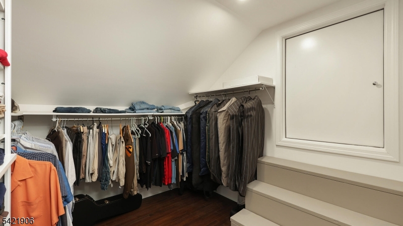 401 Poe Ave