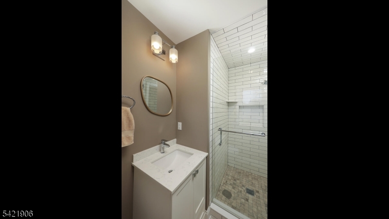 401 Poe Ave