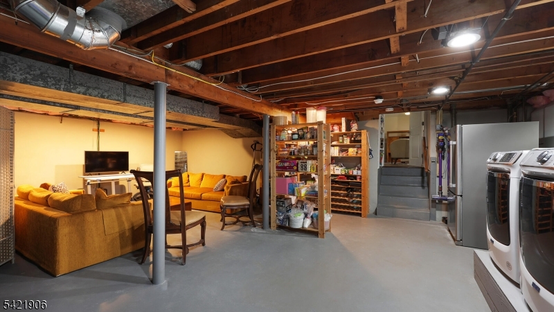 401 Poe Ave