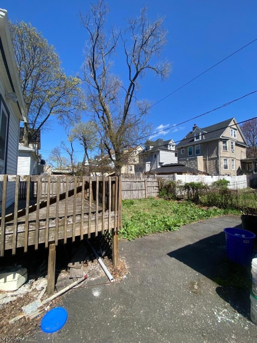 72 Ingraham Pl