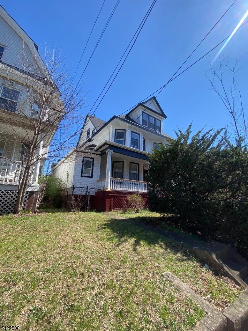 72 Ingraham Pl