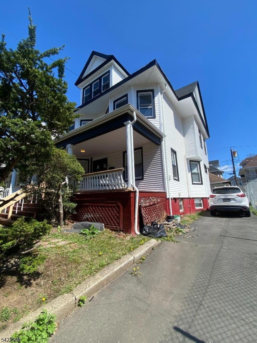 72 Ingraham Pl