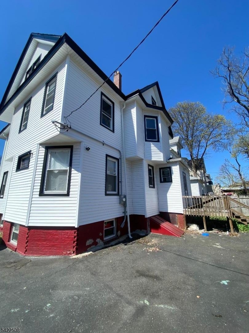 72 Ingraham Pl