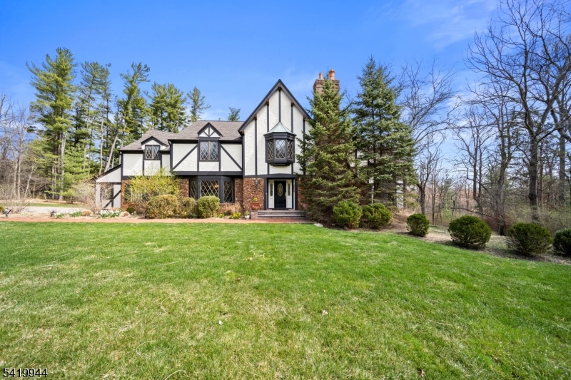 6 Jonathan Smith Rd
