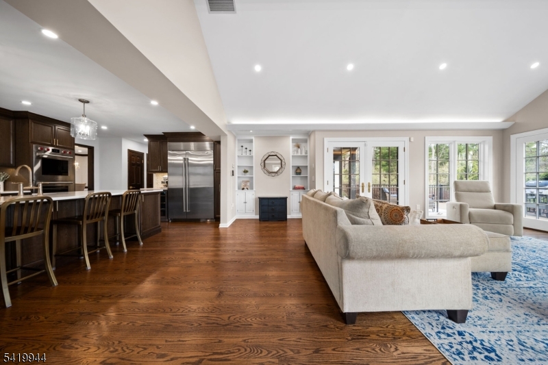 6 Jonathan Smith Rd