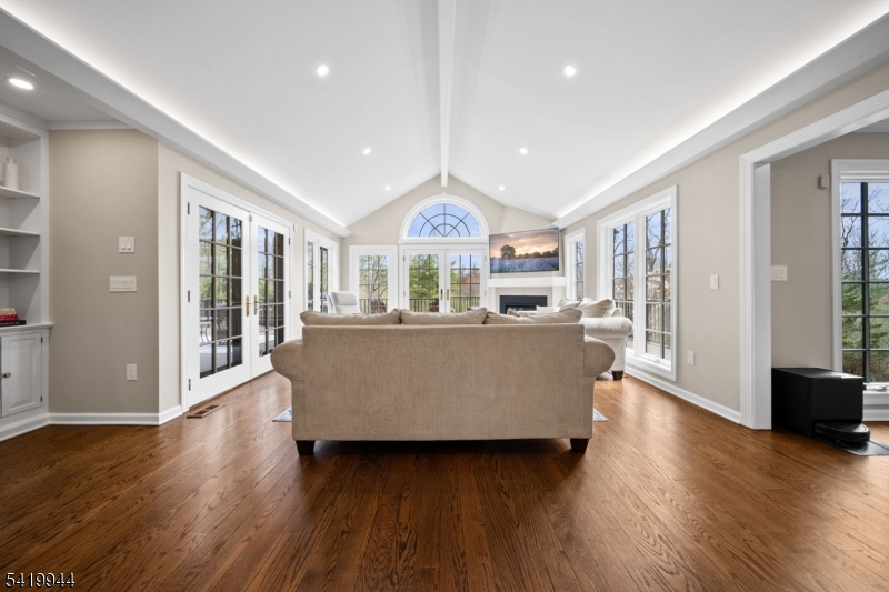 6 Jonathan Smith Rd