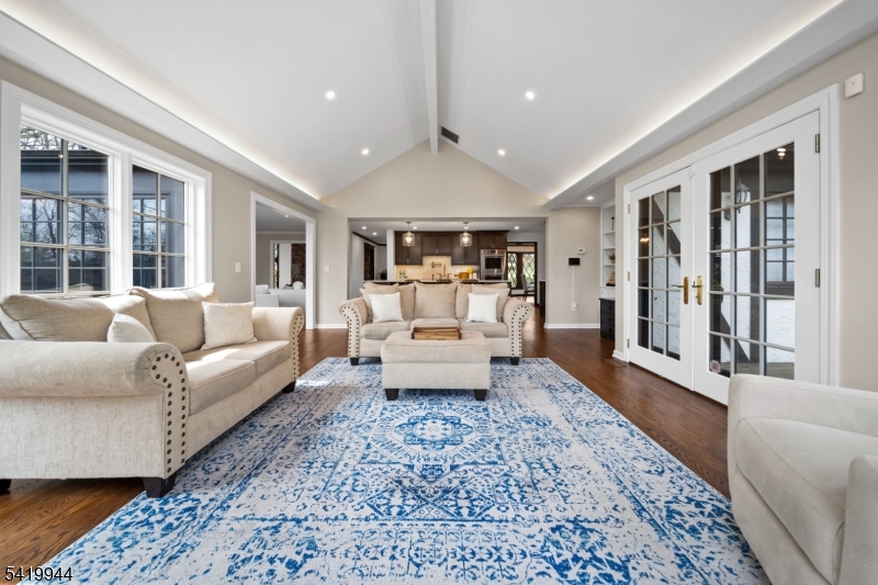 6 Jonathan Smith Rd