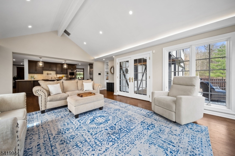 6 Jonathan Smith Rd