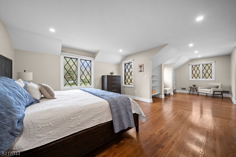 6 Jonathan Smith Rd