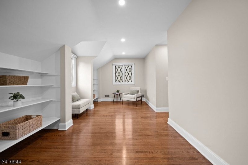 6 Jonathan Smith Rd