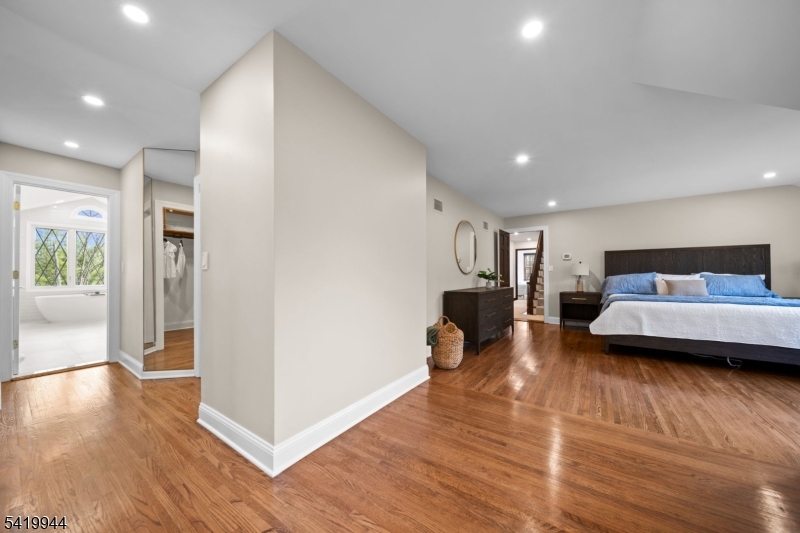 6 Jonathan Smith Rd