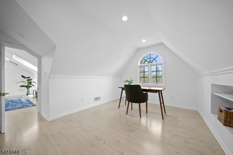 6 Jonathan Smith Rd