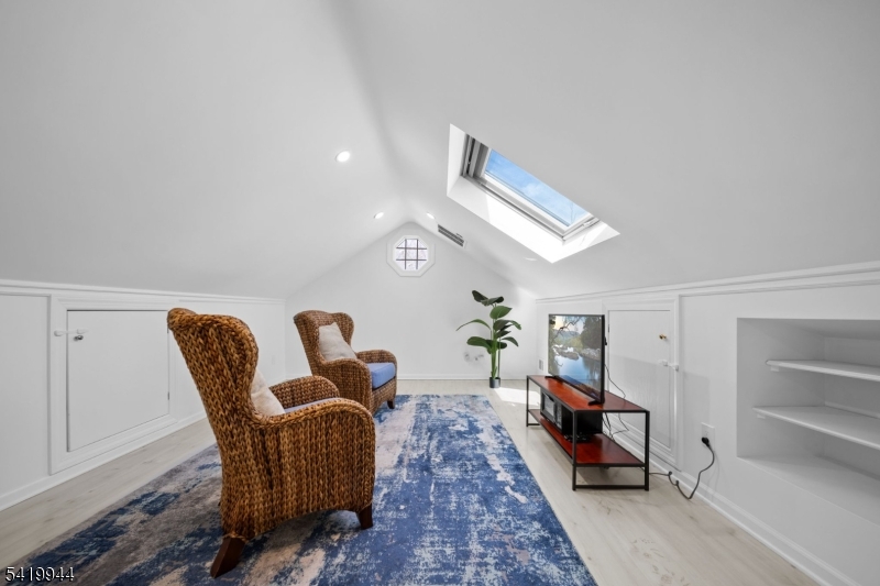 6 Jonathan Smith Rd