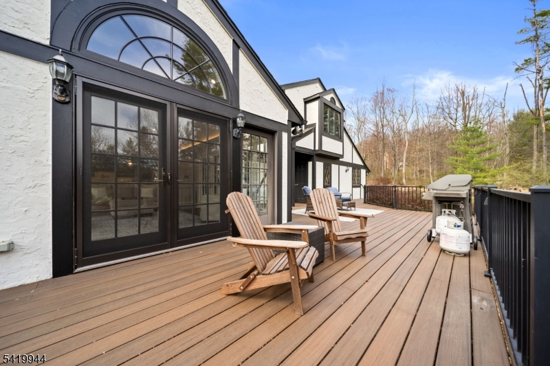 6 Jonathan Smith Rd