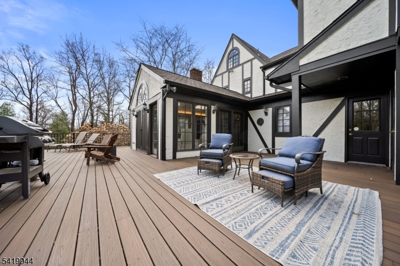 6 Jonathan Smith Rd