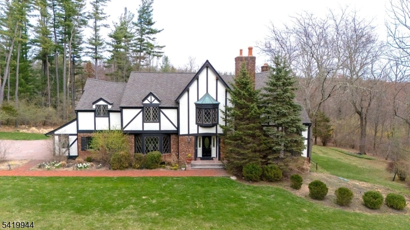 6 Jonathan Smith Rd
