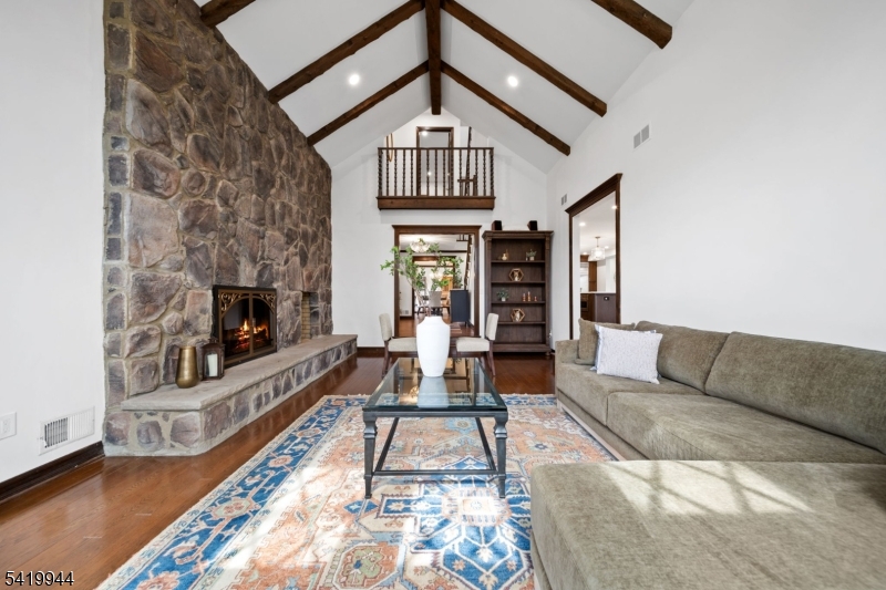 6 Jonathan Smith Rd