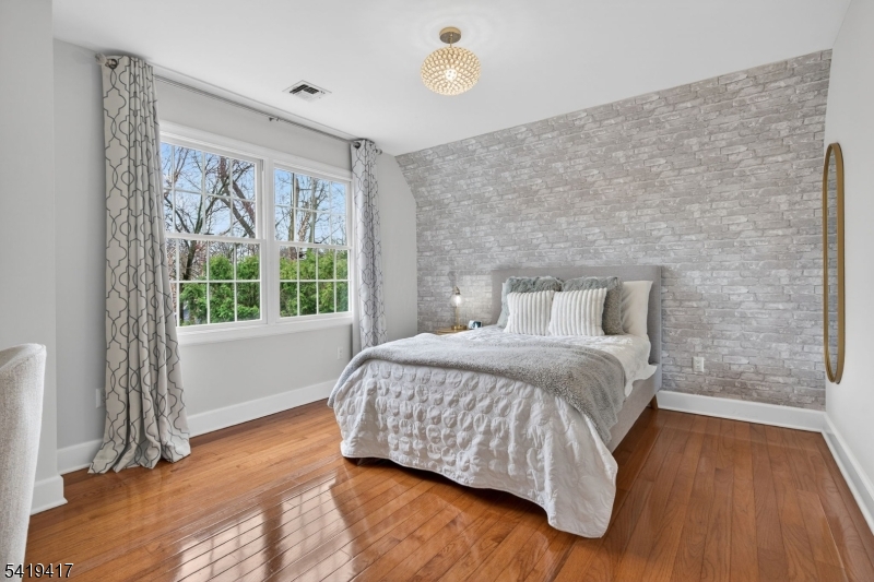 20 Parkview Dr
