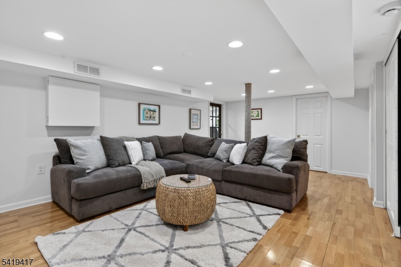 20 Parkview Dr