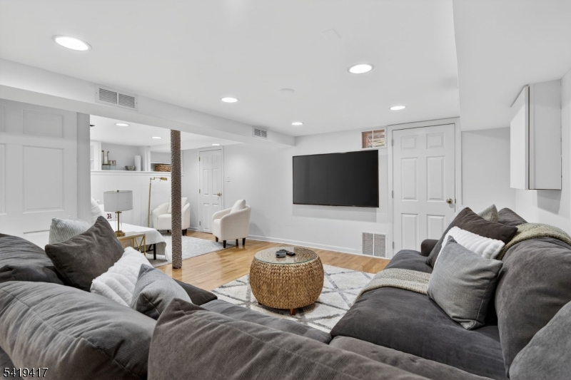 20 Parkview Dr