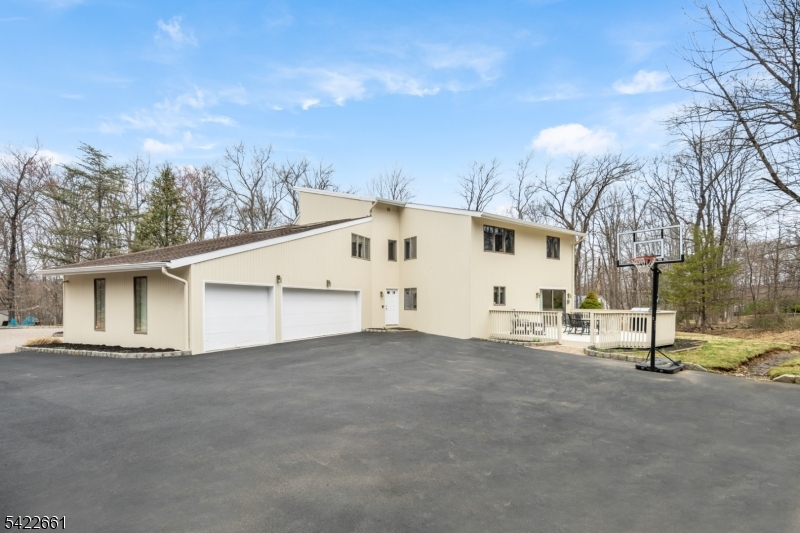 586 Stangle Rd