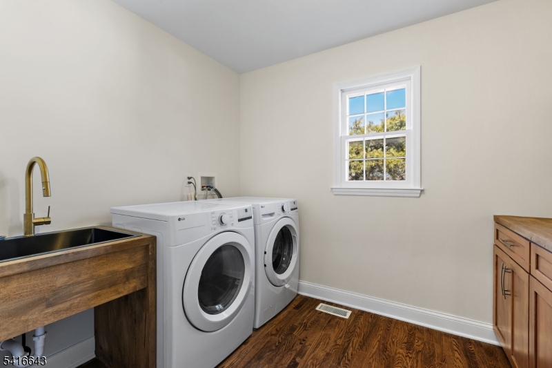10 Robert Ct