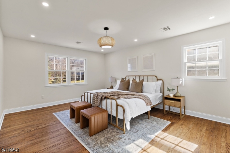 10 Robert Ct