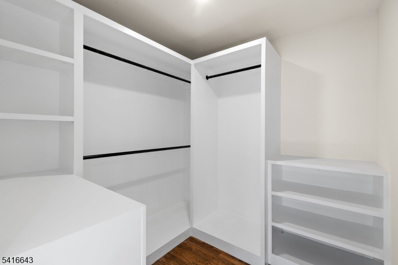 10 Robert Ct