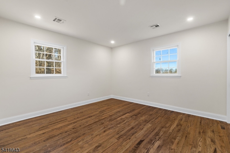10 Robert Ct
