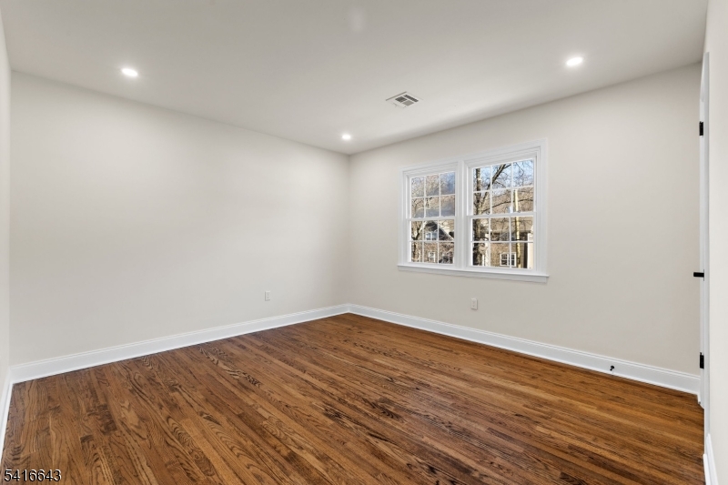 10 Robert Ct