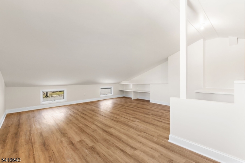 10 Robert Ct
